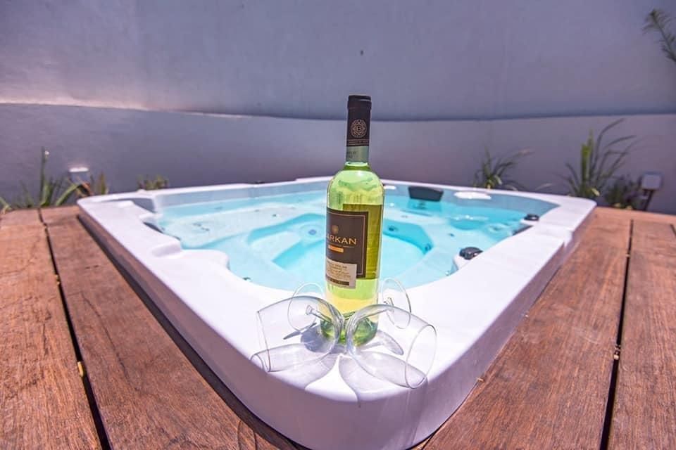 93207 גלריה כללית, סוויטת סקיי מון, צימר  בעמק חפר צימרים - Zimer 4 U