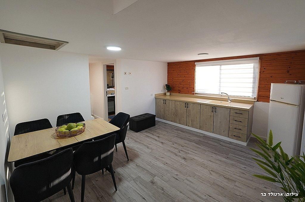 93640 גלריה כללית, אחוזת הלל, צימר  במנות צימרים - Zimer 4 U