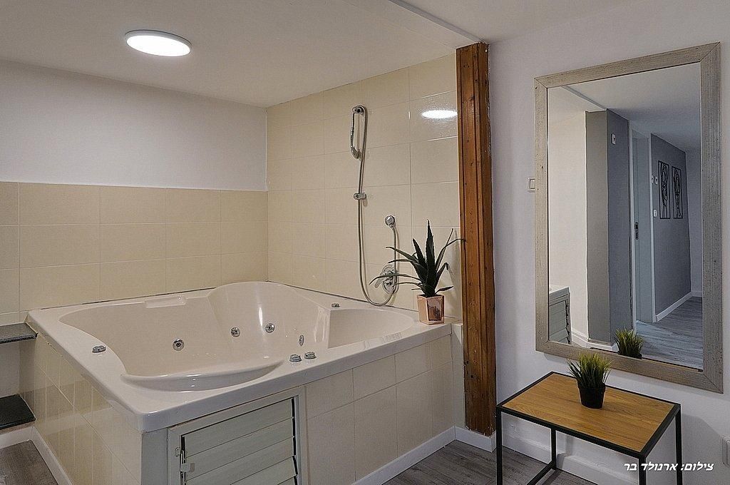 93647 גלריה כללית, אחוזת הלל, צימר  במנות צימרים - Zimer 4 U