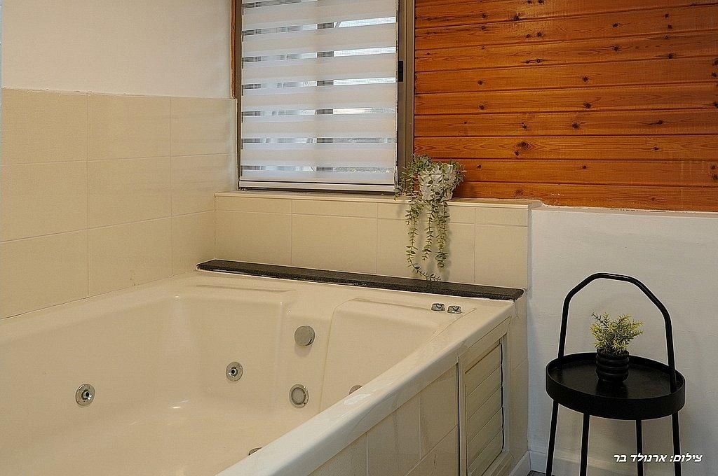 93686 פנים הסוויטות, אחוזת הלל, צימר  במנות צימרים - Zimer 4 U