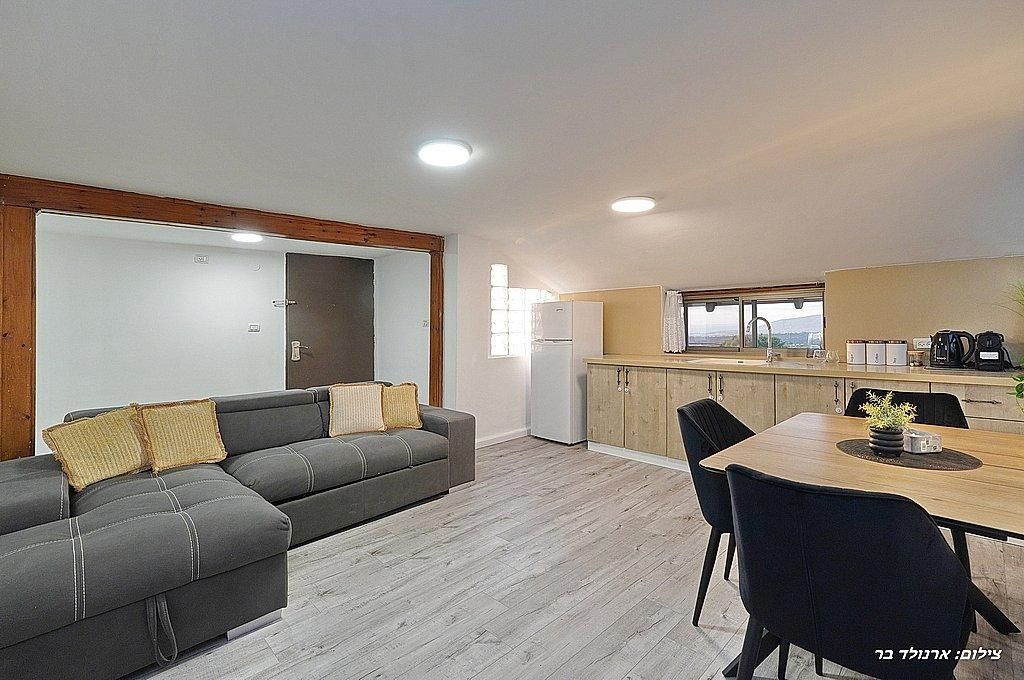 93692 פנים הסוויטות, אחוזת הלל, צימר  במנות צימרים - Zimer 4 U