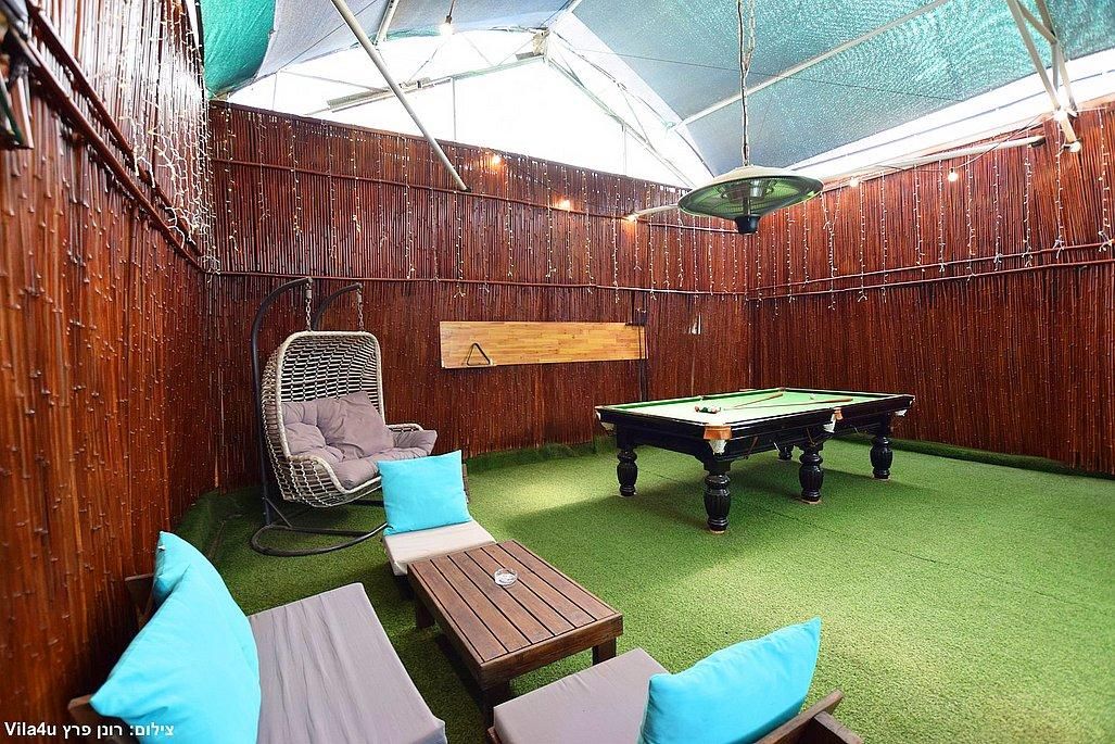 93806 החצר והבריכה, ויליג קומפלקס מתחם הצימרים, צימר  בניר בנים צימרים - Zimer 4 U