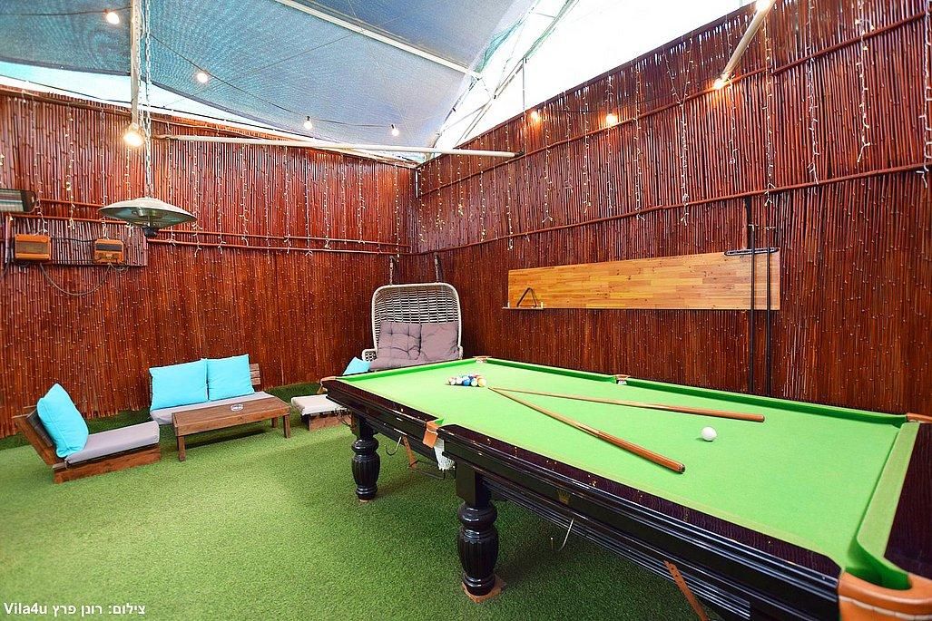 93807 החצר והבריכה, ויליג קומפלקס מתחם הצימרים, צימר  בניר בנים צימרים - Zimer 4 U