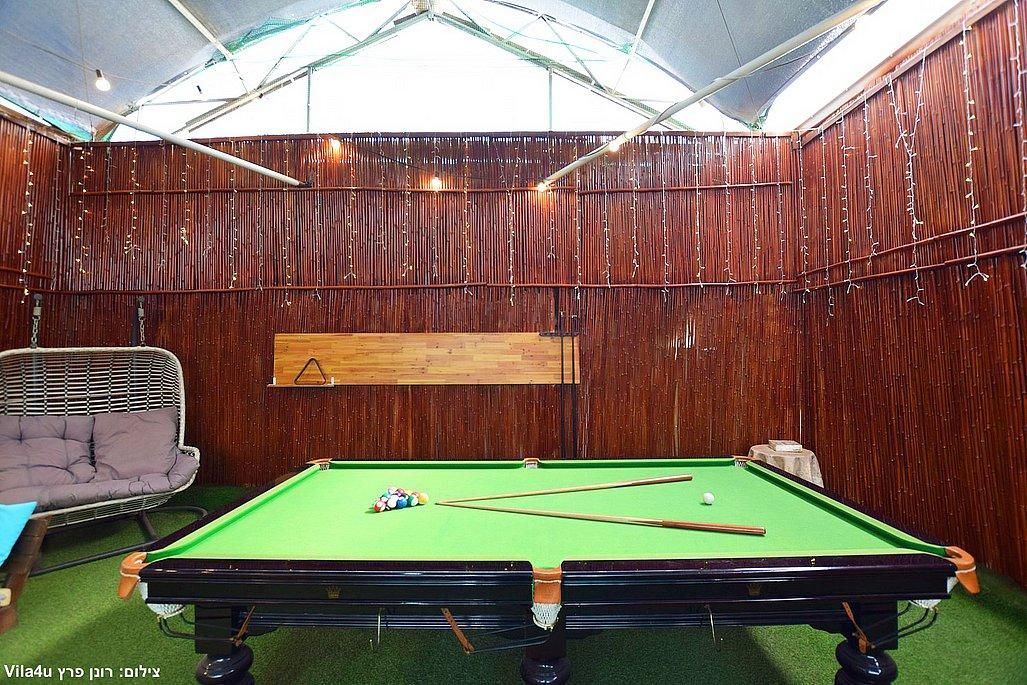 93809 החצר והבריכה, ויליג קומפלקס מתחם הצימרים, צימר  בניר בנים צימרים - Zimer 4 U