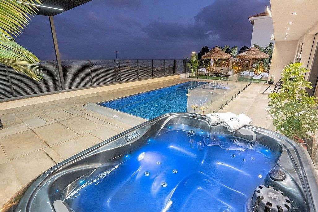 94002 המתחם החיצוני, כינר סוויטות יוקרה, צימר  בראש פינה צימרים - Zimer 4 U