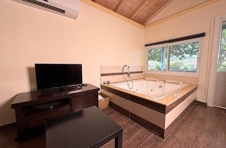 94062 סוויטה לבנה, צימרים בצל האלון, צימר  בפקיעין החדשה צימרים - Zimer 4 U