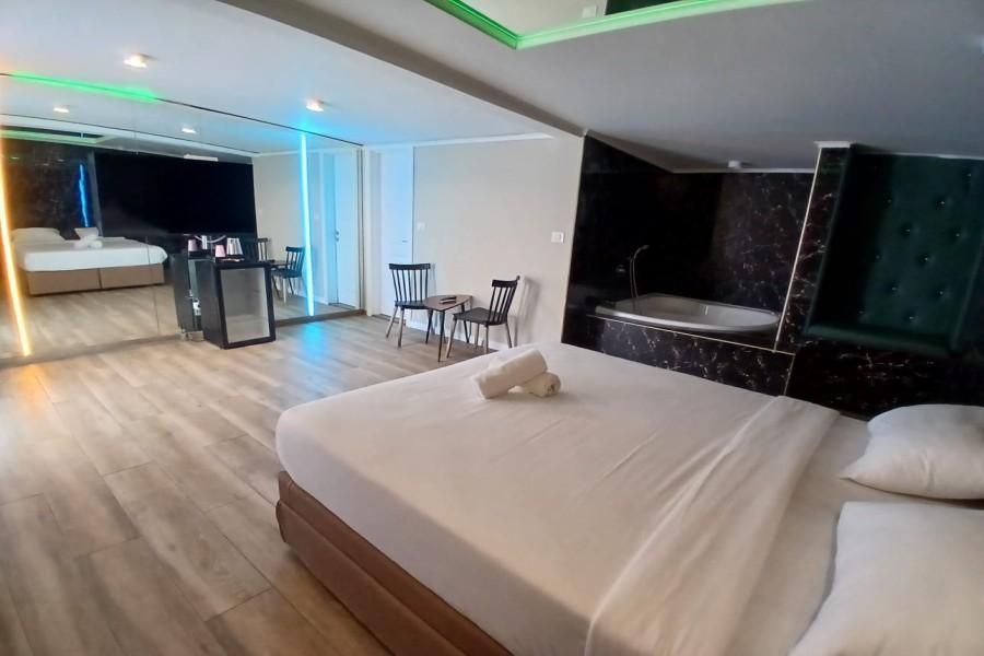 94344 יחידות אירוח עם ג'קוזי, צימרים כפר הים, צימר  בנתניה צימרים - Zimer 4 U