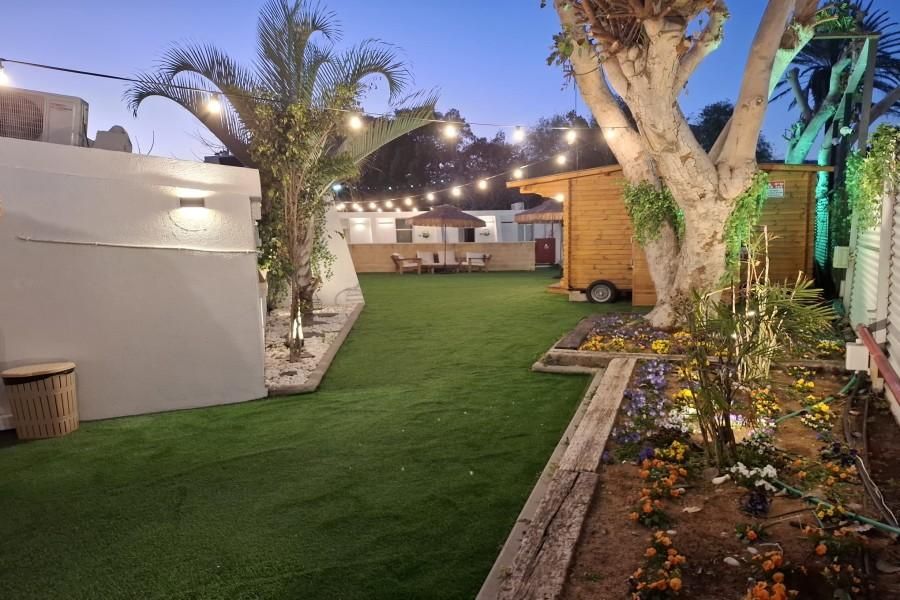 94373 מתחם חיצוני הבריכה והג'קוזי, צימרים כפר הים, צימר  בנתניה צימרים - Zimer 4 U