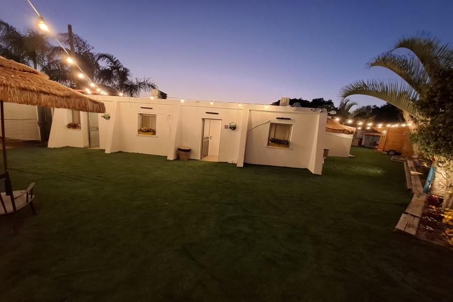 94375 מתחם חיצוני הבריכה והג'קוזי, צימרים כפר הים, צימר  בנתניה צימרים - Zimer 4 U