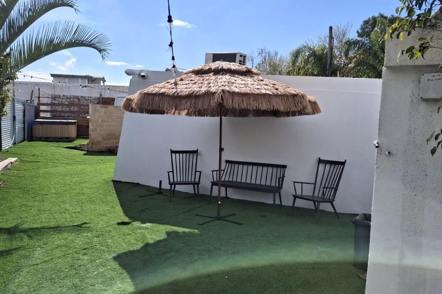 94377 מתחם חיצוני הבריכה והג'קוזי, צימרים כפר הים, צימר  בנתניה צימרים - Zimer 4 U