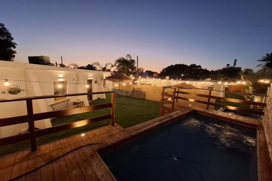 94378 מתחם חיצוני הבריכה והג'קוזי, צימרים כפר הים, צימר  בנתניה צימרים - Zimer 4 U