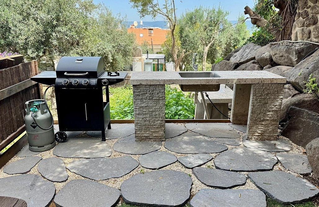 94517 גלרית חוץ, צימר בקתה בזית, צימר  במגדל צימרים - Zimer 4 U