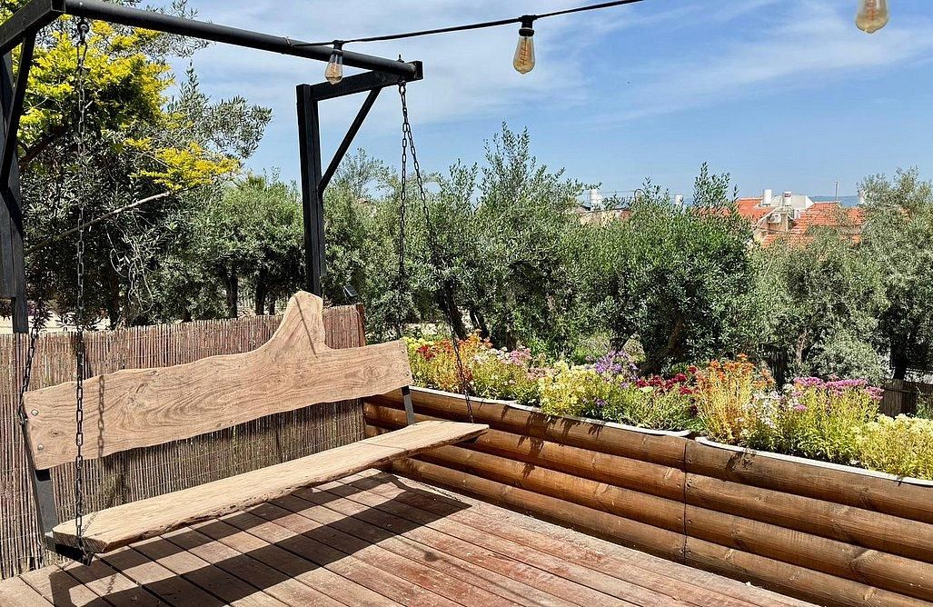 94518 גלרית חוץ, צימר בקתה בזית, צימר  במגדל צימרים - Zimer 4 U