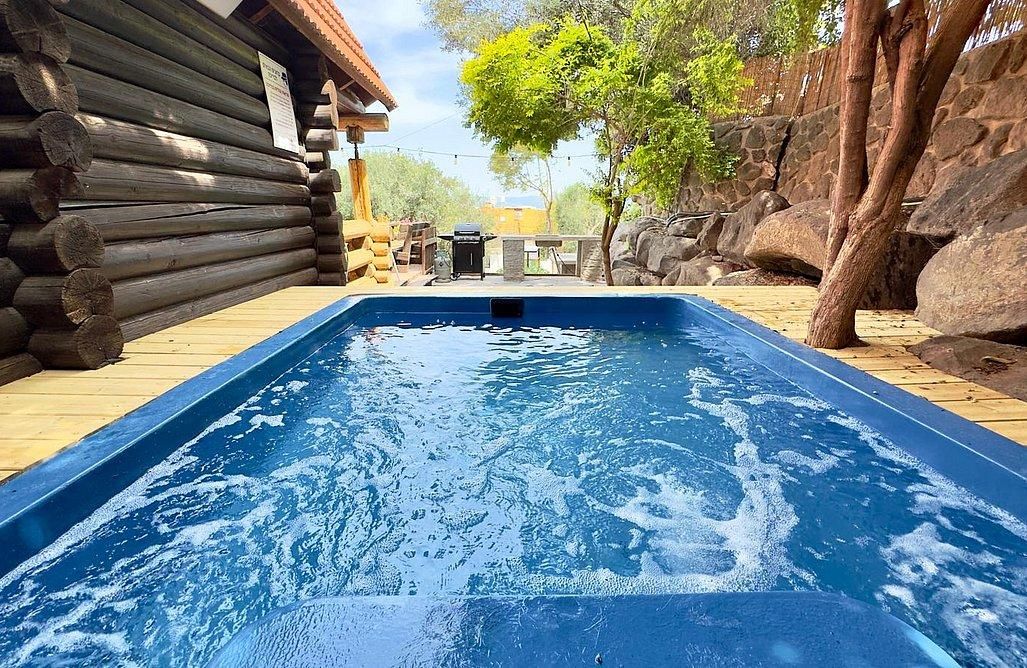 94519 גלרית חוץ, צימר בקתה בזית, צימר  במגדל צימרים - Zimer 4 U