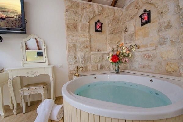 94648 פנים הסוויטות, פרובנס בגן, צימר  בראש פינה צימרים - Zimer 4 U