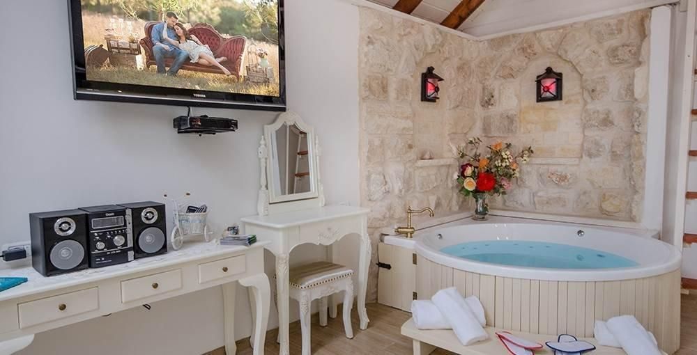 94654 פנים הסוויטות, פרובנס בגן, צימר  בראש פינה צימרים - Zimer 4 U