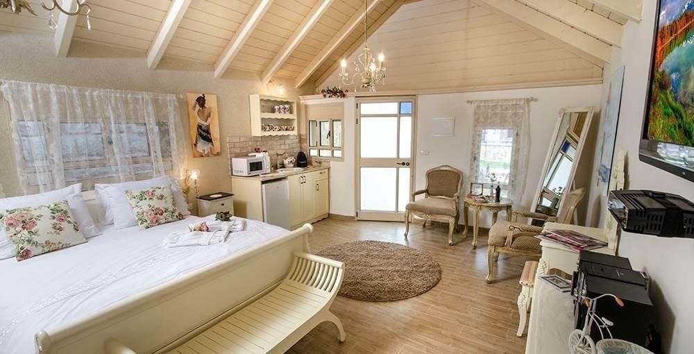 94661 פנים הסוויטות, פרובנס בגן, צימר  בראש פינה צימרים - Zimer 4 U