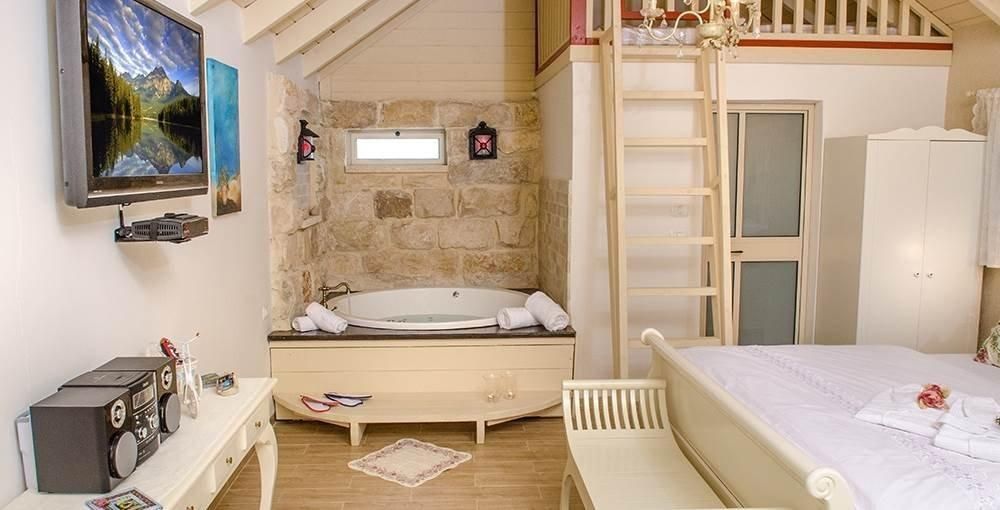 94664 פנים הסוויטות, פרובנס בגן, צימר  בראש פינה צימרים - Zimer 4 U