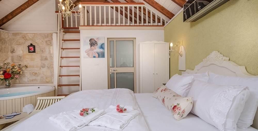 94665 פנים הסוויטות, פרובנס בגן, צימר  בראש פינה צימרים - Zimer 4 U