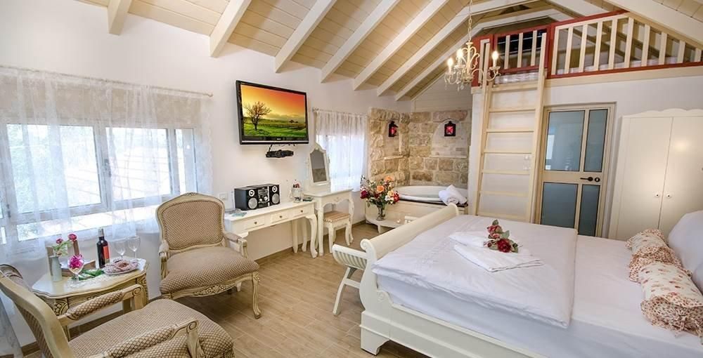 94671 פנים הסוויטות, פרובנס בגן, צימר  בראש פינה צימרים - Zimer 4 U