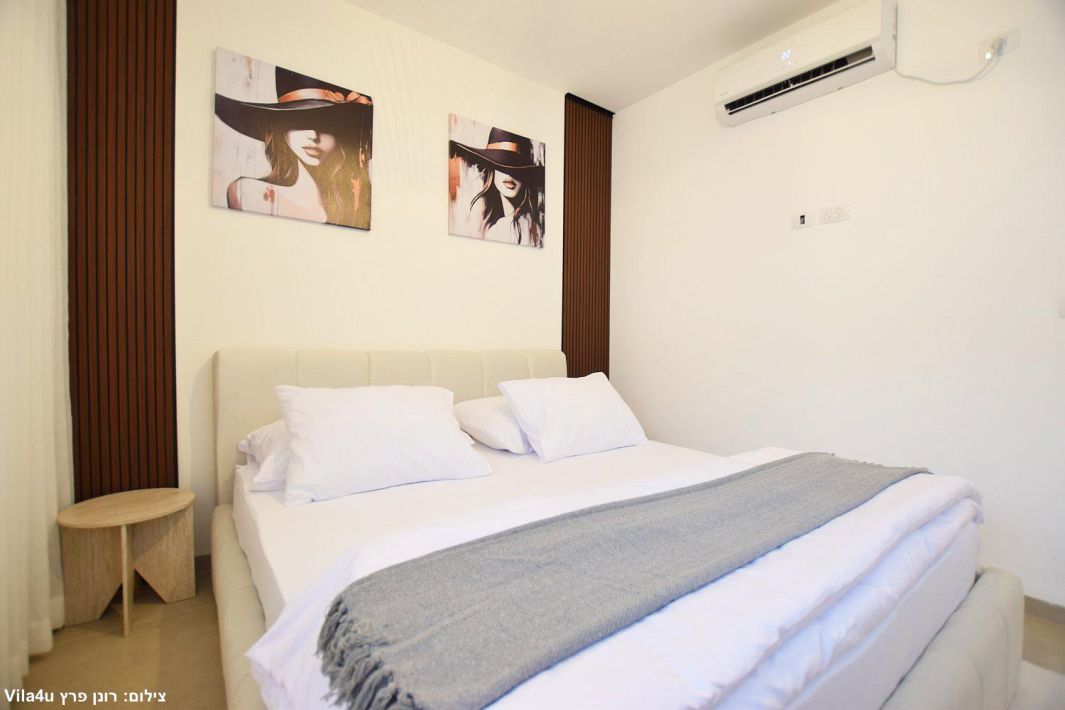 94694 הסלון וחדר השינה, תאירה סוויט, צימר  בראש פינה צימרים - Zimer 4 U