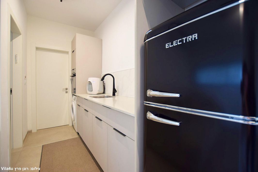 94697 הסלון וחדר השינה, תאירה סוויט, צימר  בראש פינה צימרים - Zimer 4 U