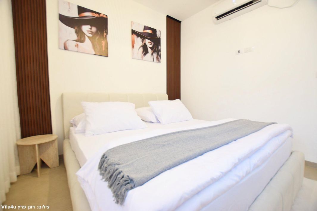 94698 הסלון וחדר השינה, תאירה סוויט, צימר  בראש פינה צימרים - Zimer 4 U