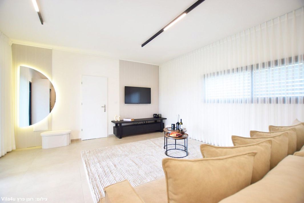 94706 הסלון וחדר השינה, תאירה סוויט, צימר  בראש פינה צימרים - Zimer 4 U