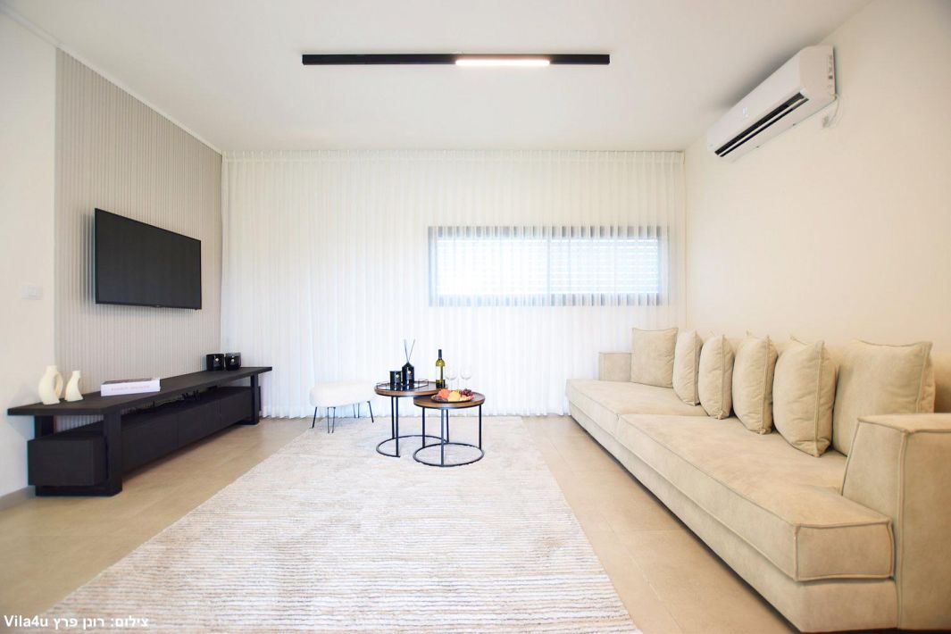 94712 הסלון וחדר השינה, תאירה סוויט, צימר  בראש פינה צימרים - Zimer 4 U