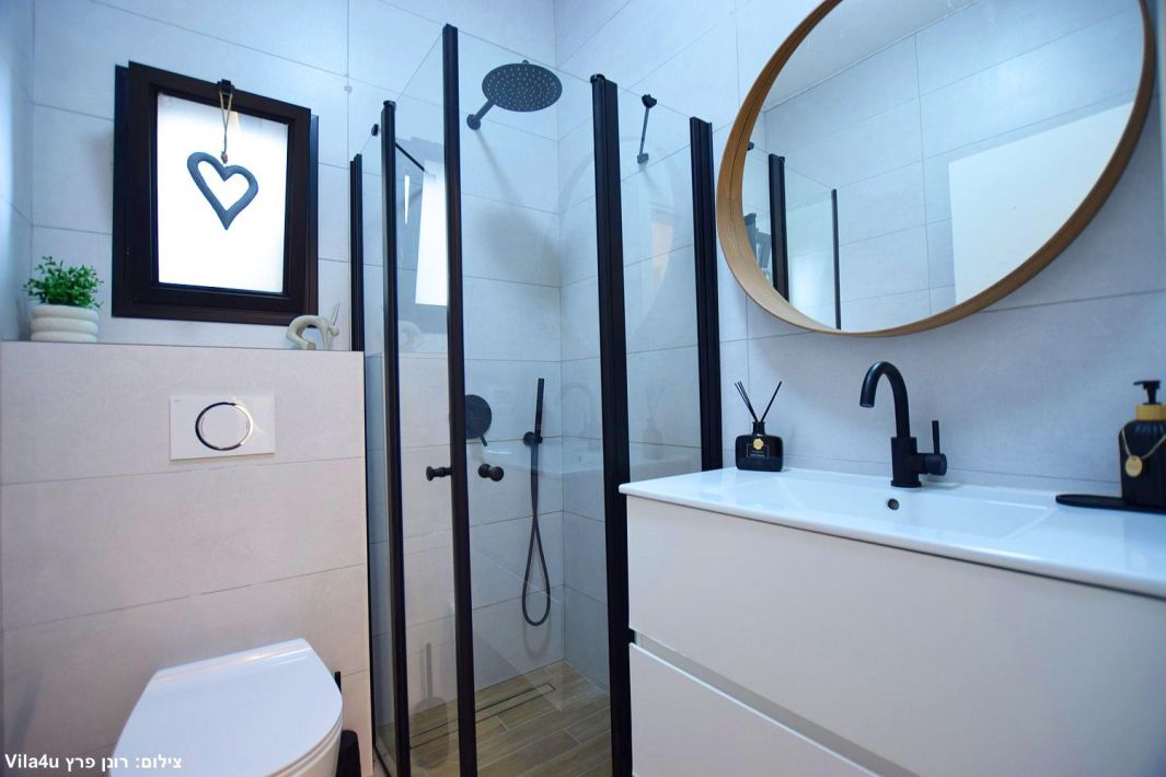 94713 הסלון וחדר השינה, תאירה סוויט, צימר  בראש פינה צימרים - Zimer 4 U